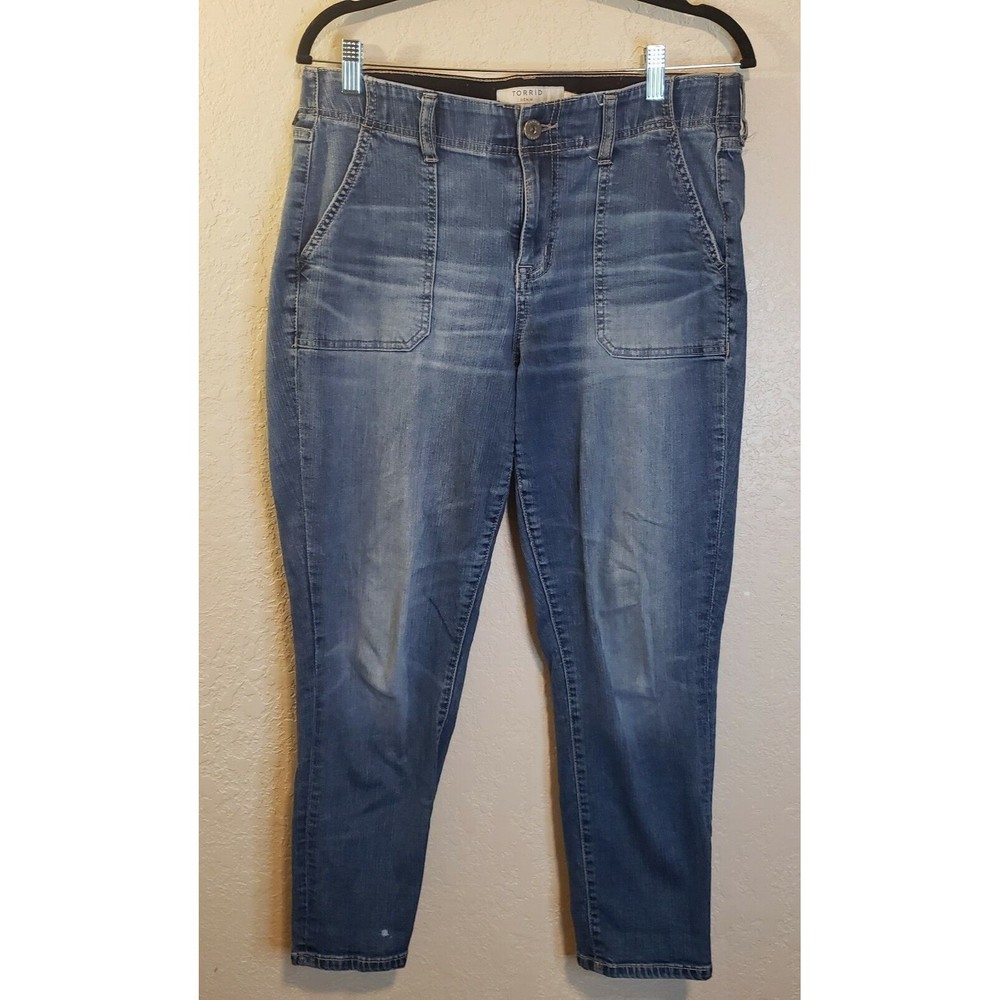 Torrid Women's Cropped Blue Jeans Size 10R High Rise Stretch Denim